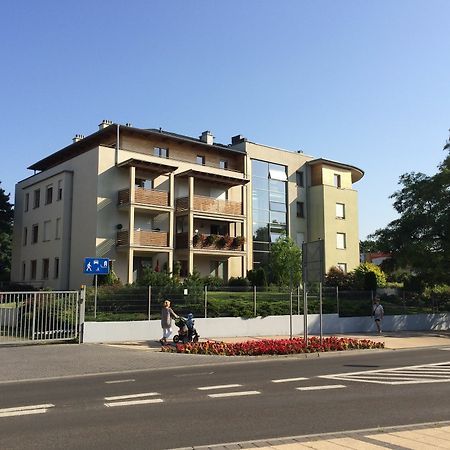 Apartament Pod Sosnami Ustka Exterior photo